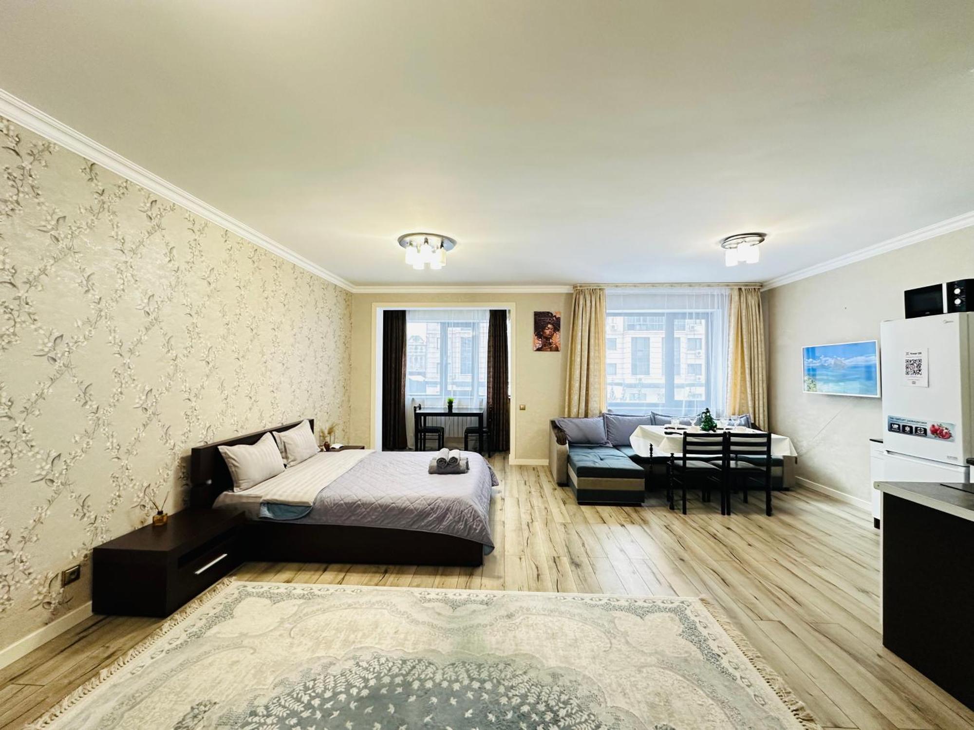 Vostochnyi Park Apartament In The Center Of Almaty Appartement Buitenkant foto