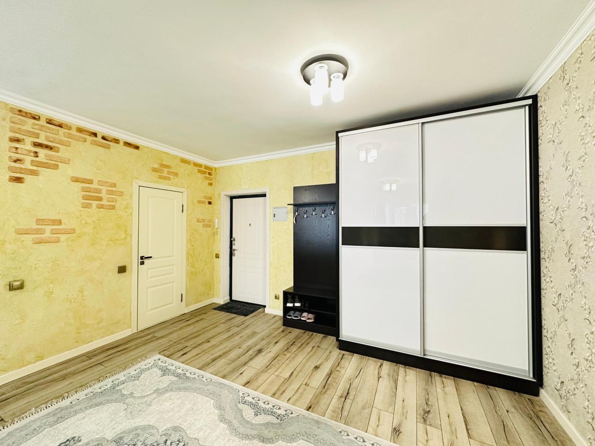 Vostochnyi Park Apartament In The Center Of Almaty Appartement Buitenkant foto