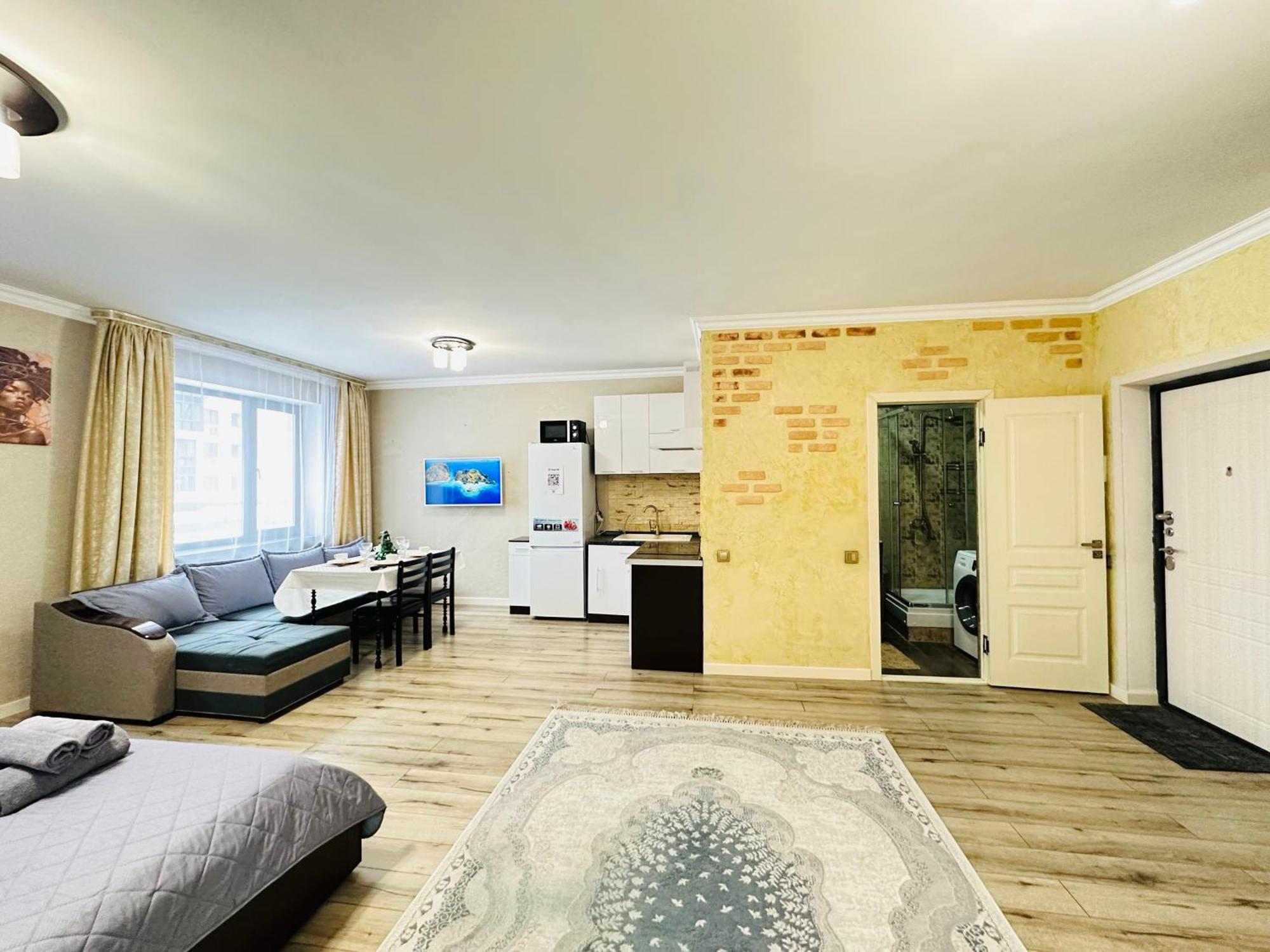 Vostochnyi Park Apartament In The Center Of Almaty Appartement Buitenkant foto