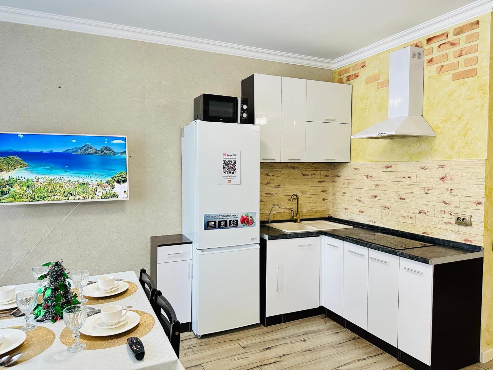 Vostochnyi Park Apartament In The Center Of Almaty Appartement Buitenkant foto