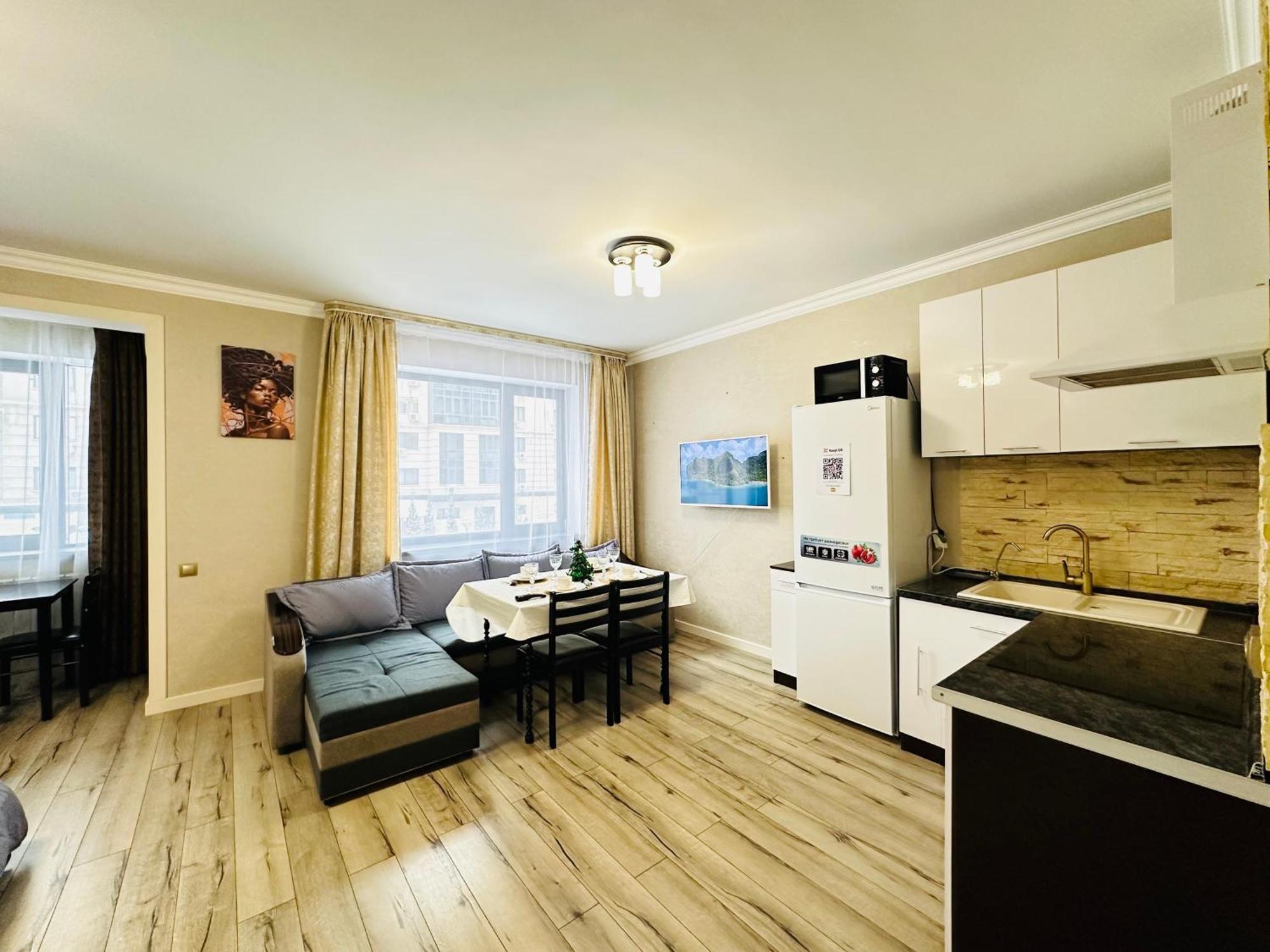 Vostochnyi Park Apartament In The Center Of Almaty Appartement Buitenkant foto