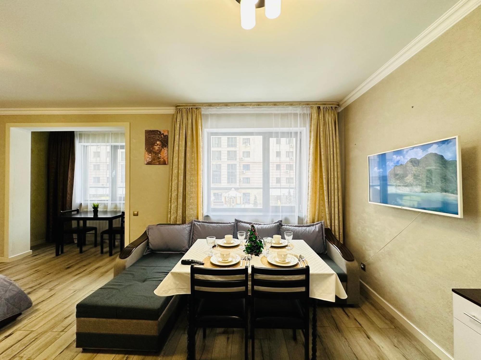 Vostochnyi Park Apartament In The Center Of Almaty Appartement Buitenkant foto