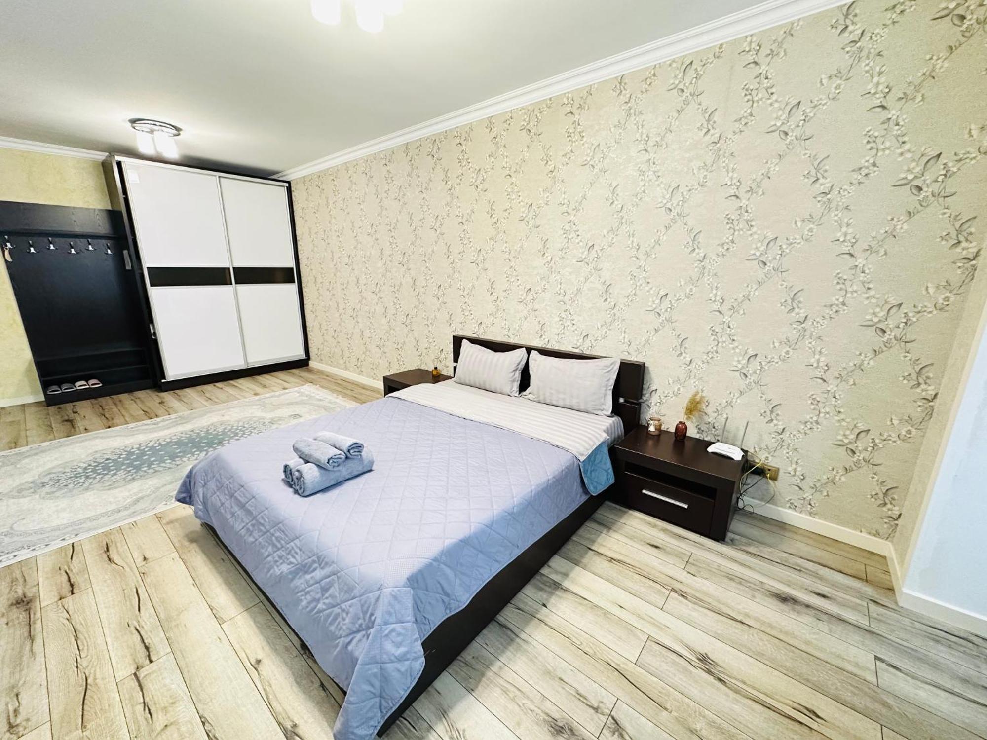 Vostochnyi Park Apartament In The Center Of Almaty Appartement Buitenkant foto